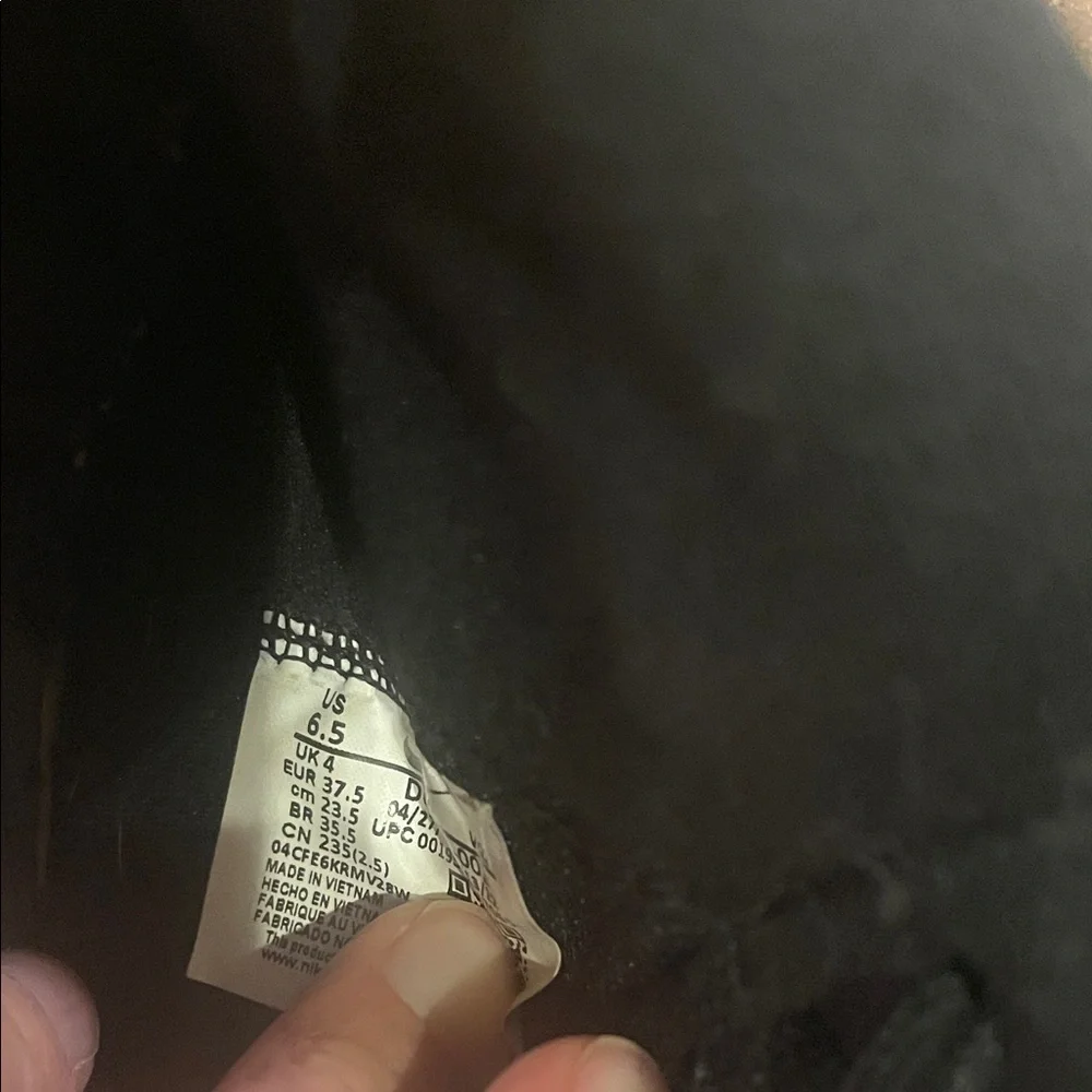 Nike stylish black